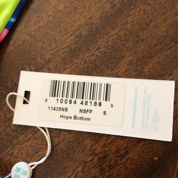 NWT Frankies Bikinis Hope skimpy tropical design bottom - Picture 12 of 14